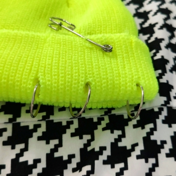 Neon yellow dolls kill punk beanie hat - Picture 9 of 10